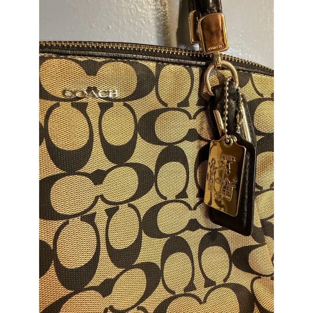 EUC Coach SIgnature Kelsey Satchel and Wallet